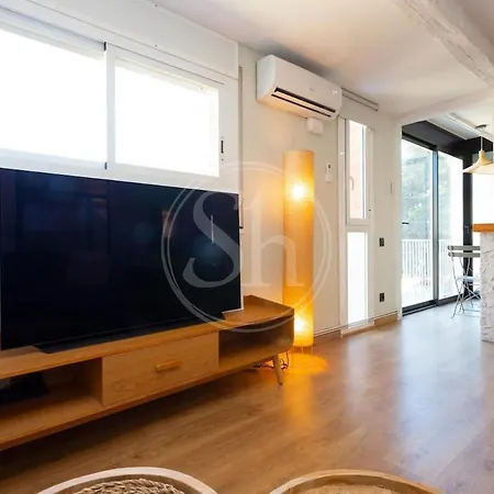 Comodo Cerca De Park Gueell Apartment